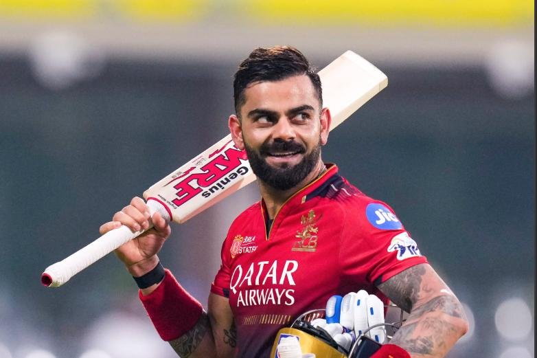 ఐపీఎల్ మధ్యలో చార్టర్డ్ ఫ్లైటా?...ఇన్స్టా పోస్టుపై కోహ్లి రియాక్షన్